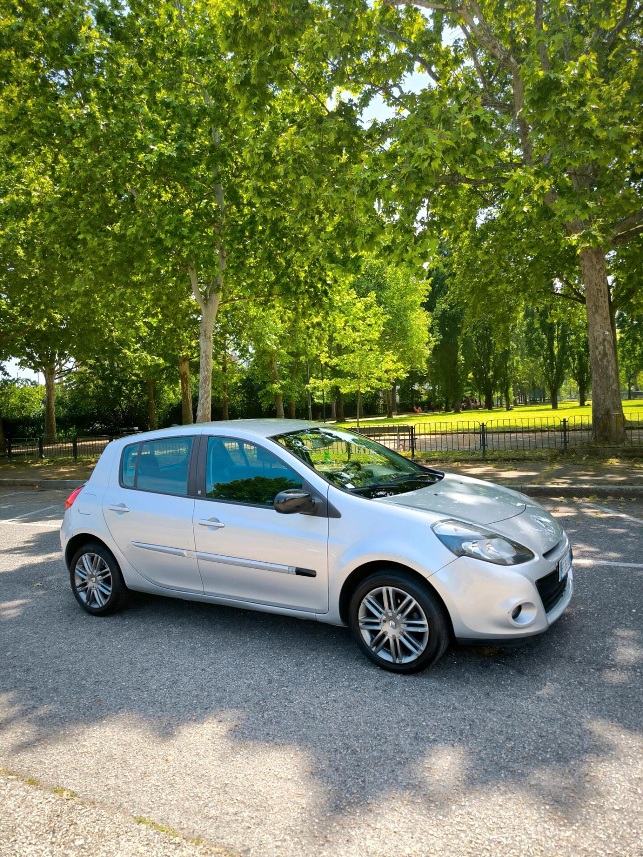 Renault Clio 1.2 16V 5 porte Luxe NEOPATENTATI