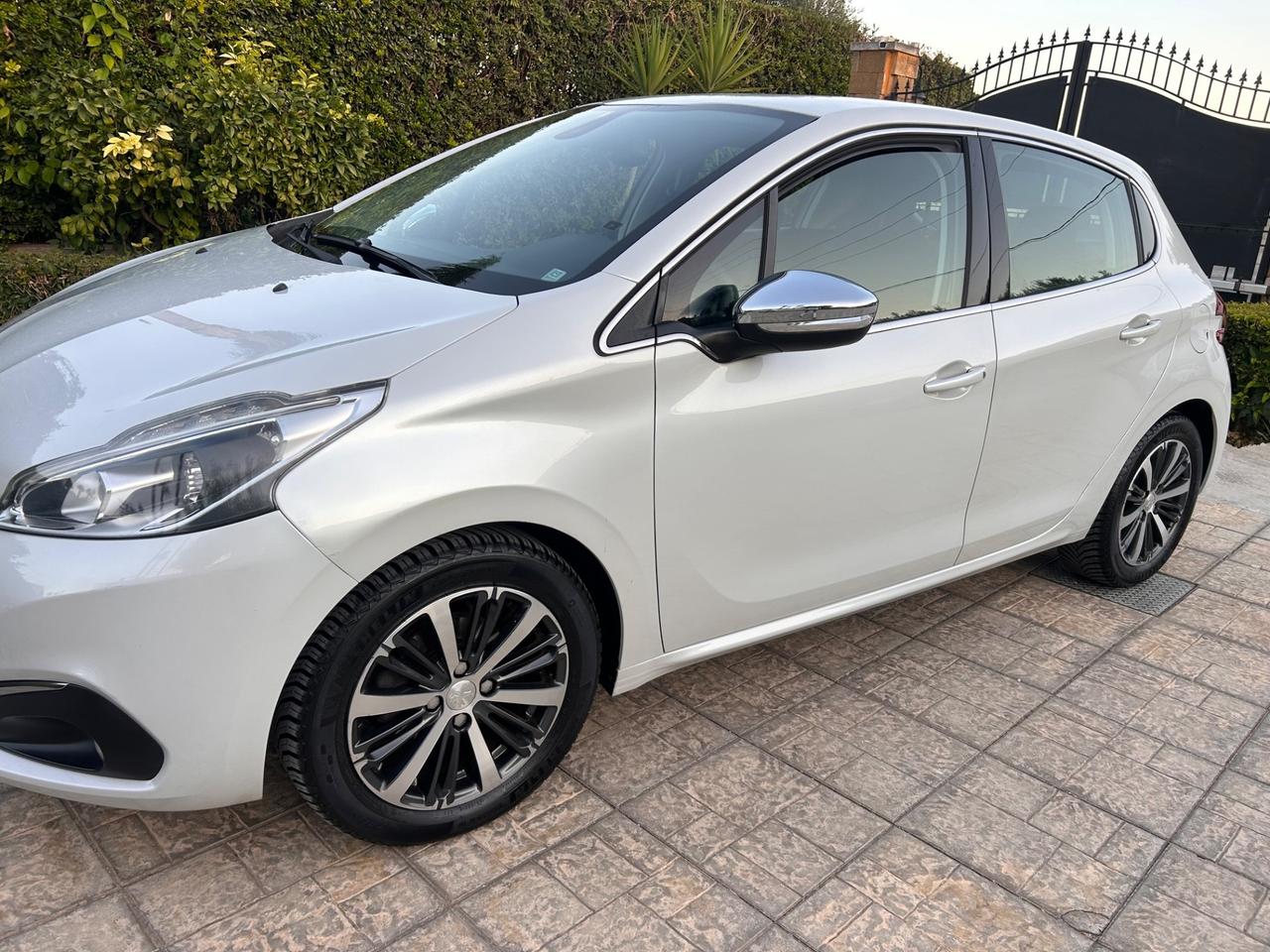Peugeot 208 BlueHDi 75 5 porte Allure