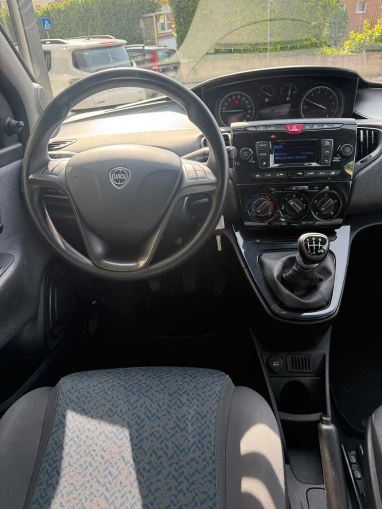 Lancia Ypsilon 1.0 FireFly 5 porte S&S Hybrid Silver