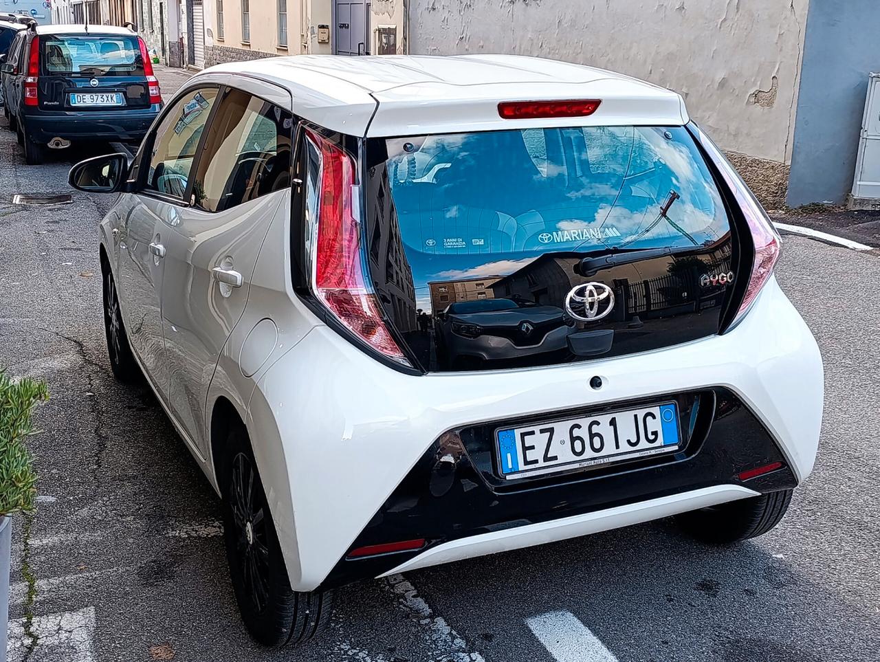 Toyota Aygo 1.0 VVT-i 69 CV 5 porte Navi Telecamera FULL