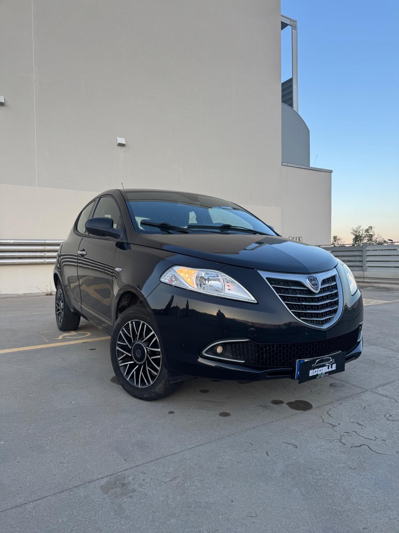 Lancia Ypsilon 0.9 TwinAir 85 CV 5 porte Metano Ecochic 30th Ann.