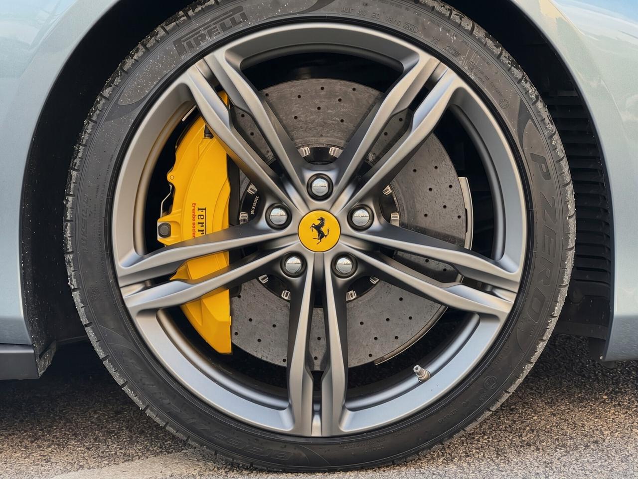 Ferrari GTC4 Lusso 6.3 DCT V12 689CV LIFT CARBONIO
