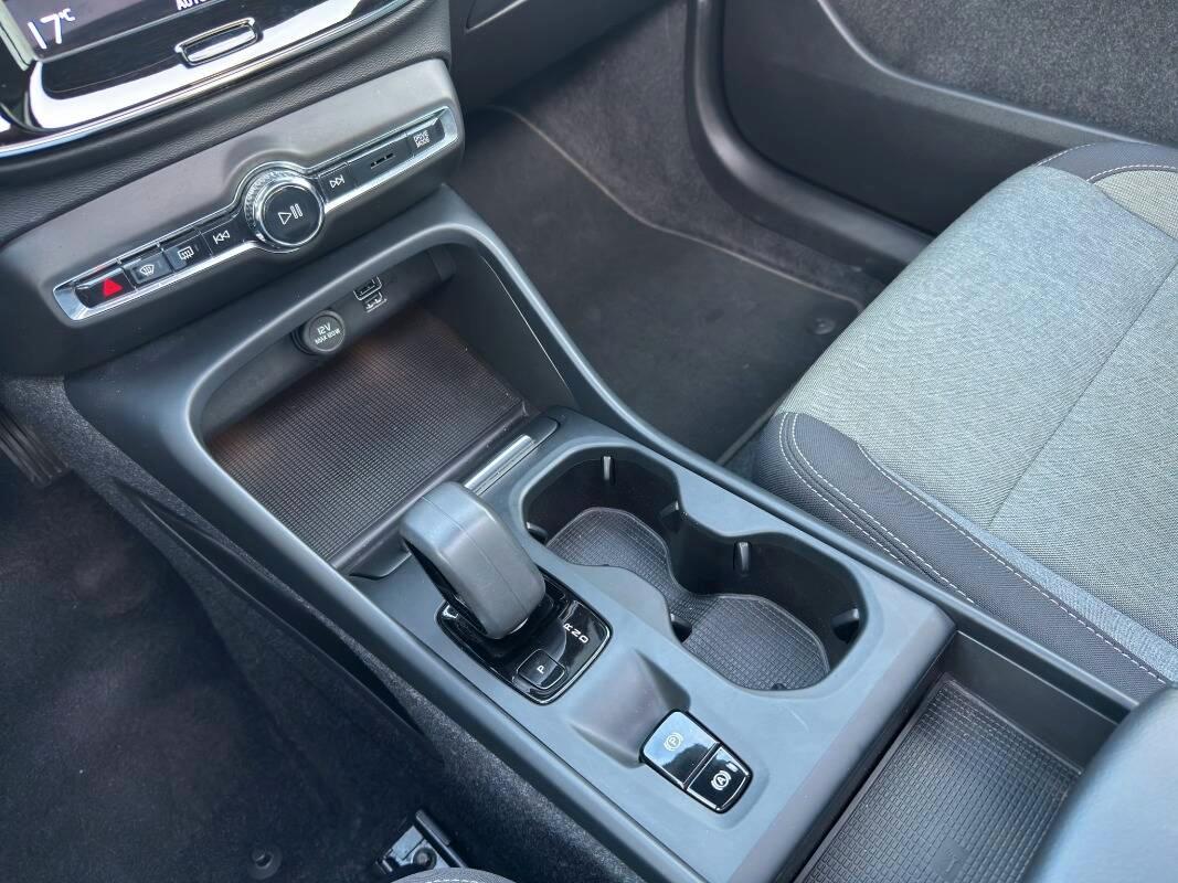 Volvo XC40 1.5 t4 phev Inscription Expression TETTO APRIBILE