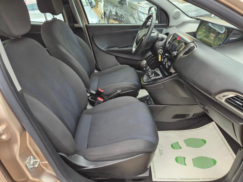 Lancia Ypsilon 1.0 FireFly 5 porte Hybrid Ecochic