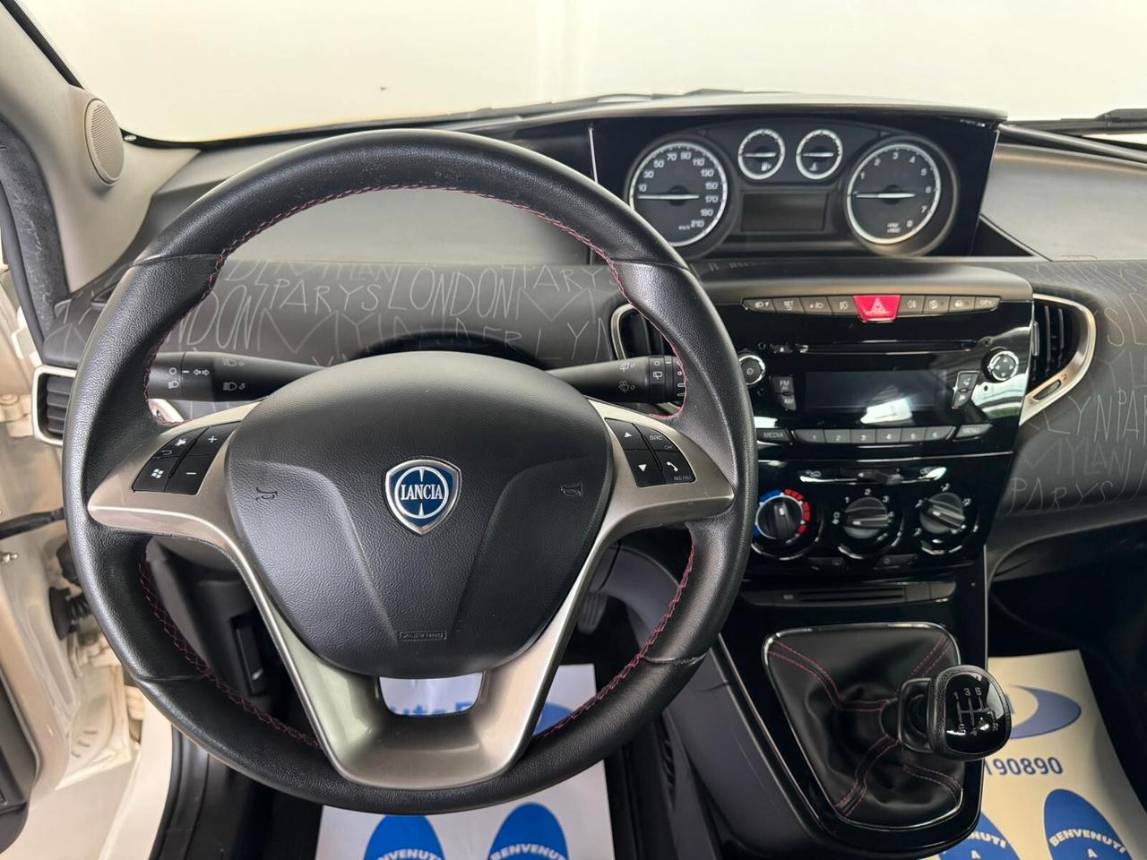 Lancia Ypsilon 0.9 TwinAir 85 CV 5 porte S&S S Momodesign