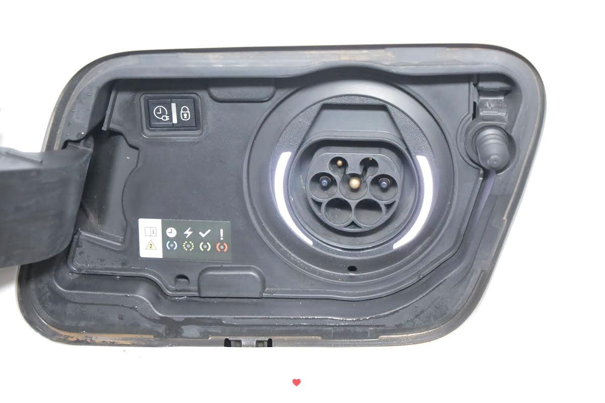 Peugeot 3008 1.6 Hybrid4 PHEV 300CV GT Pack e-EAT8