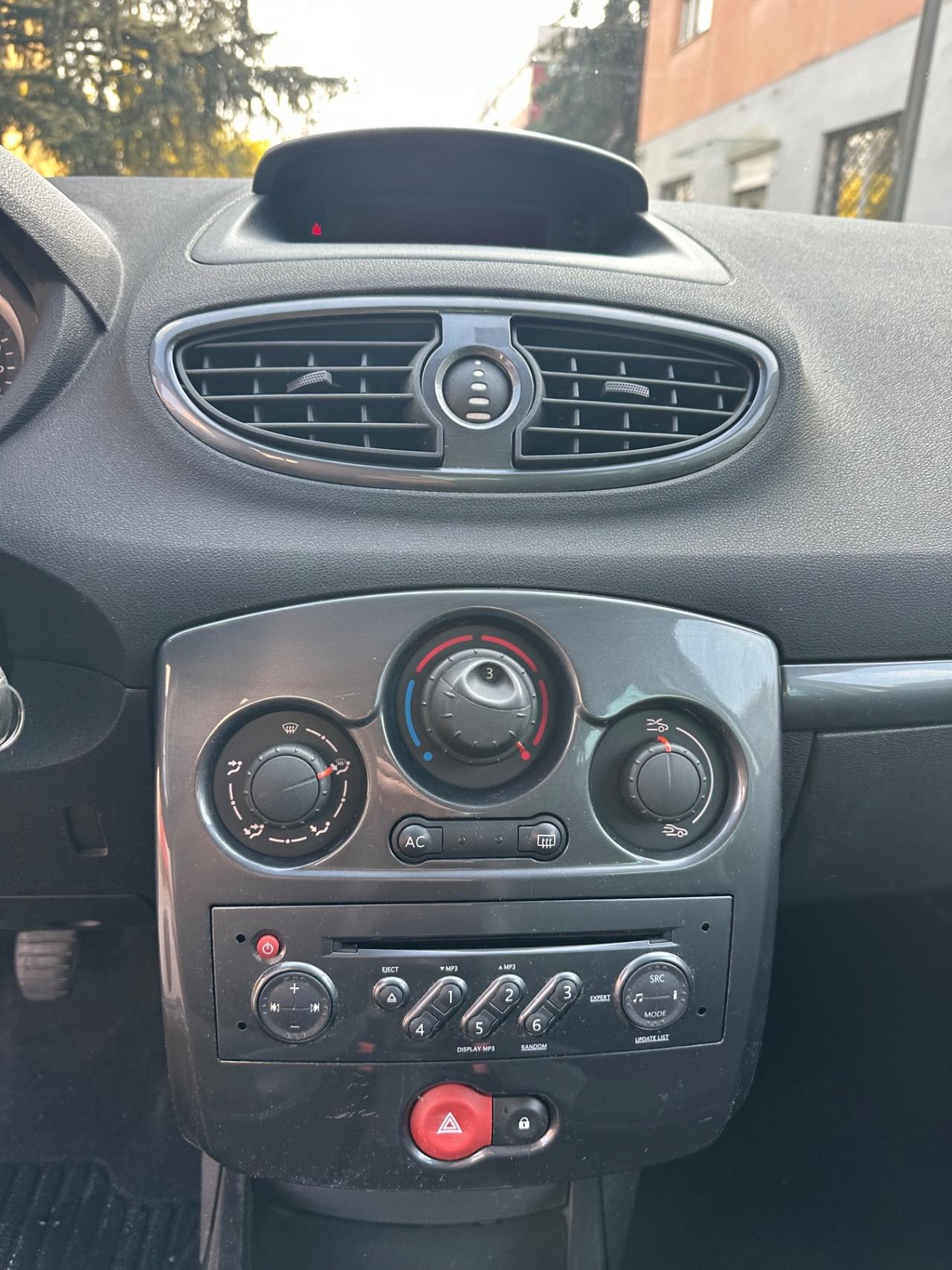 Renault Clio 1.2 16V 5 porte Le Iene