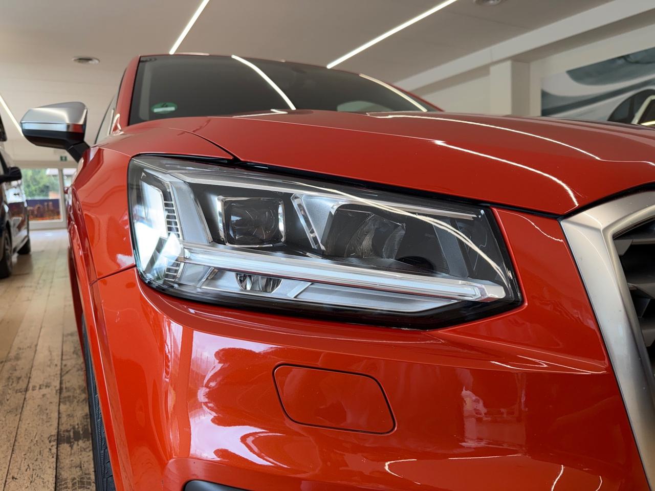 Audi Q2 30 TFSI Business Design Gancio Traino