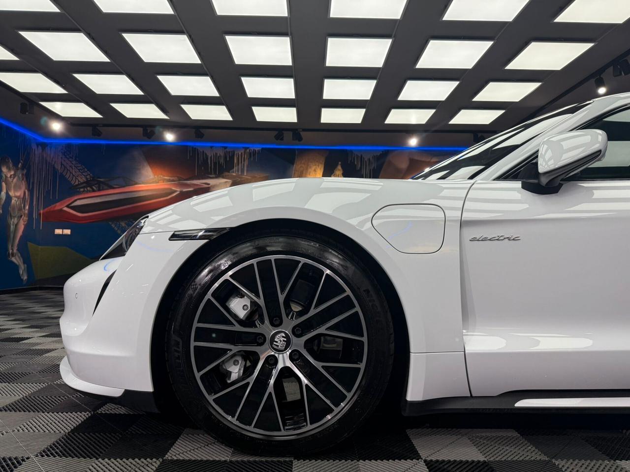 Porsche Taycan Turbo (011)