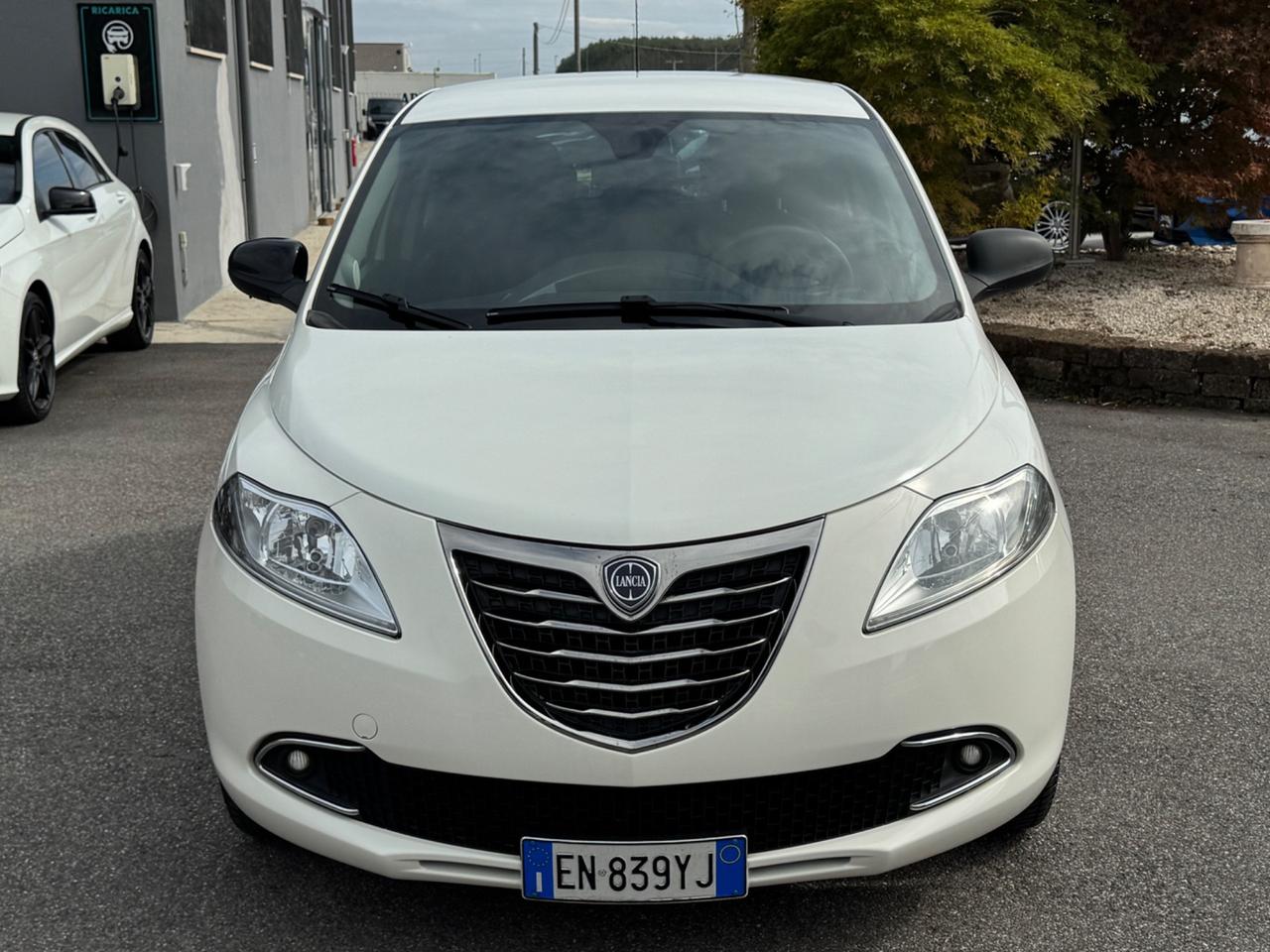 Ypsilon 1.2 69 CV 5 porte GPL Ecochic Silver