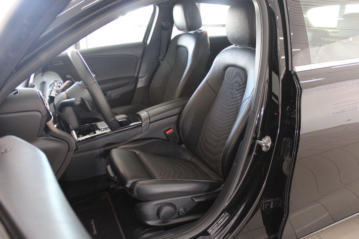 MERCEDES - Classe A - A 180 d Automatic Business Extra ( Schermi 10 pollici + Kit Luci + Cerchi Bruniti )