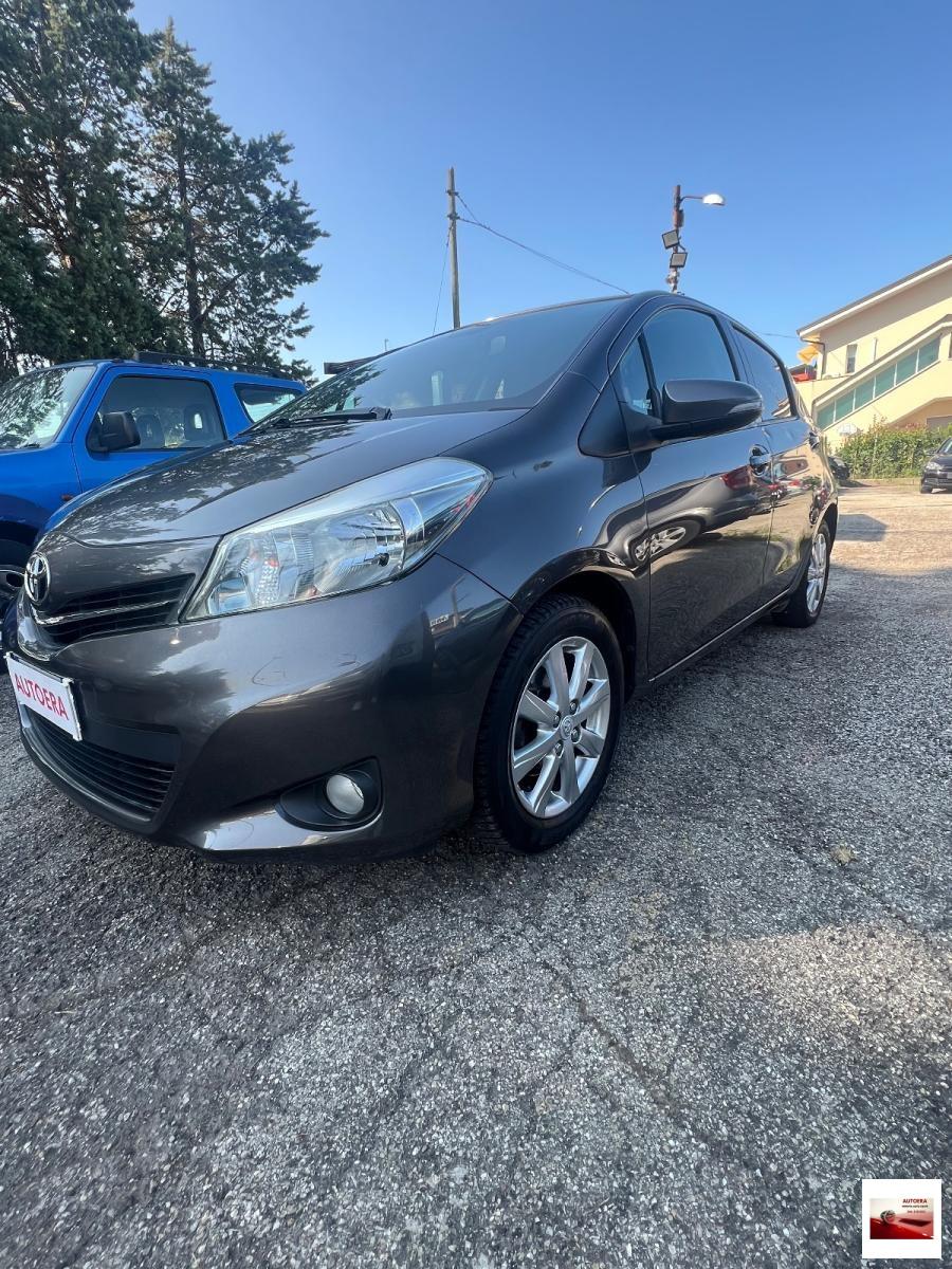TOYOTA - Yaris - 1.0 5 porte Lounge