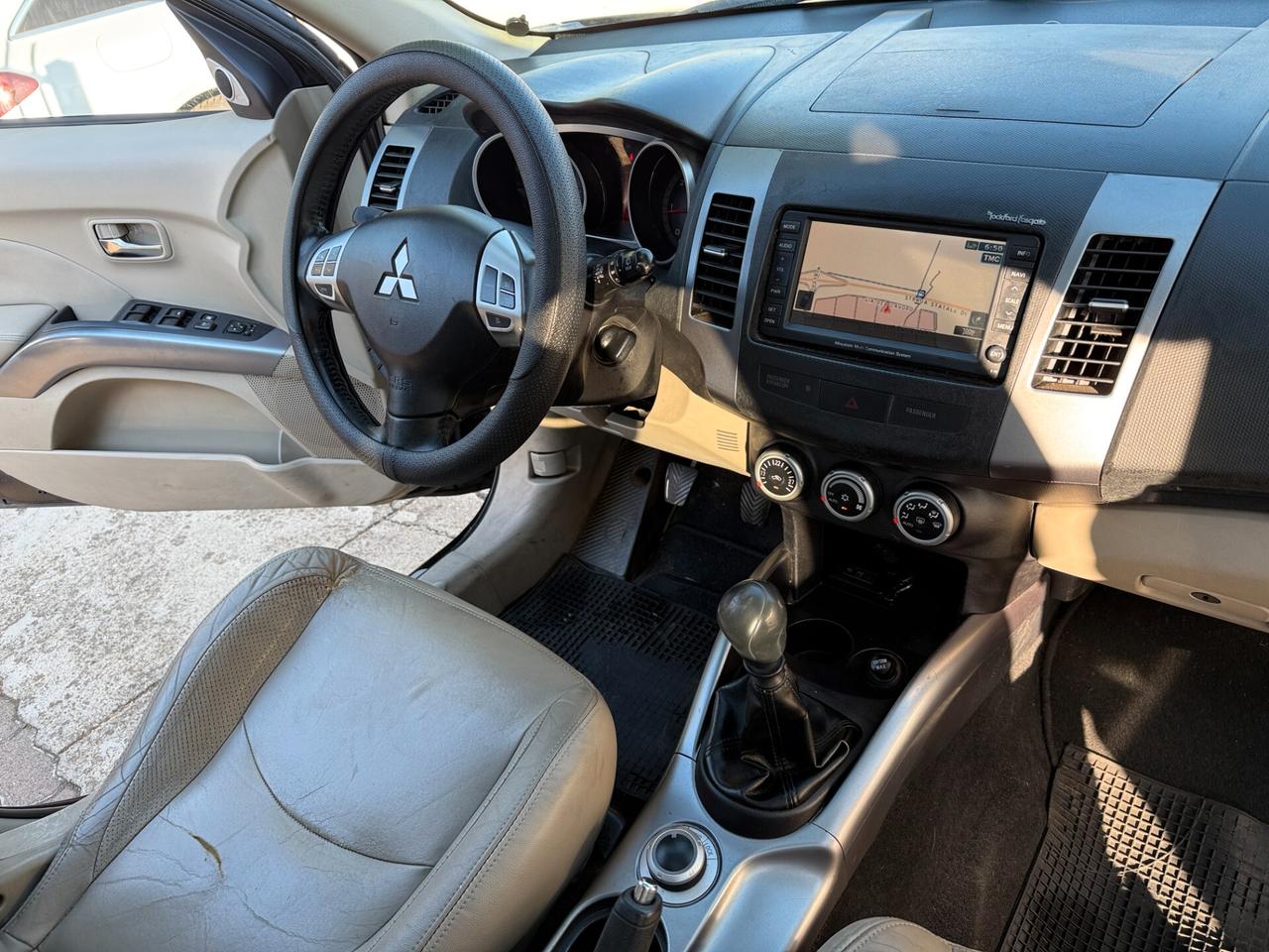 Mitsubishi Outlander 2.2 DI-D Instyle 7 p.ti DPF