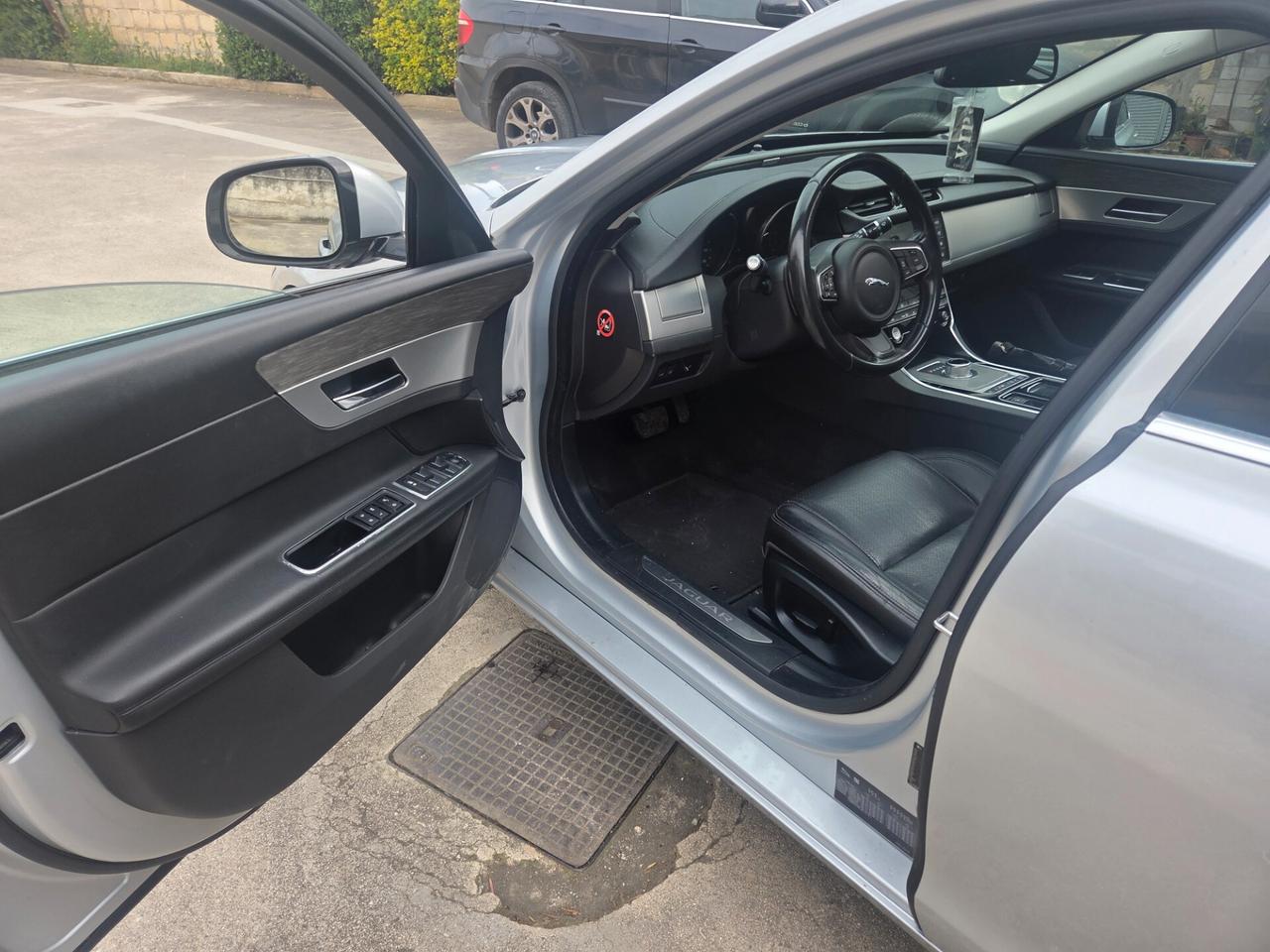 Jaguar XF 2.0 D 180 CV aut. Portfolio