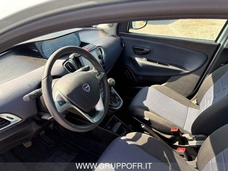 Lancia Ypsilon 1.0 FireFly 70cv Hybrid Platino