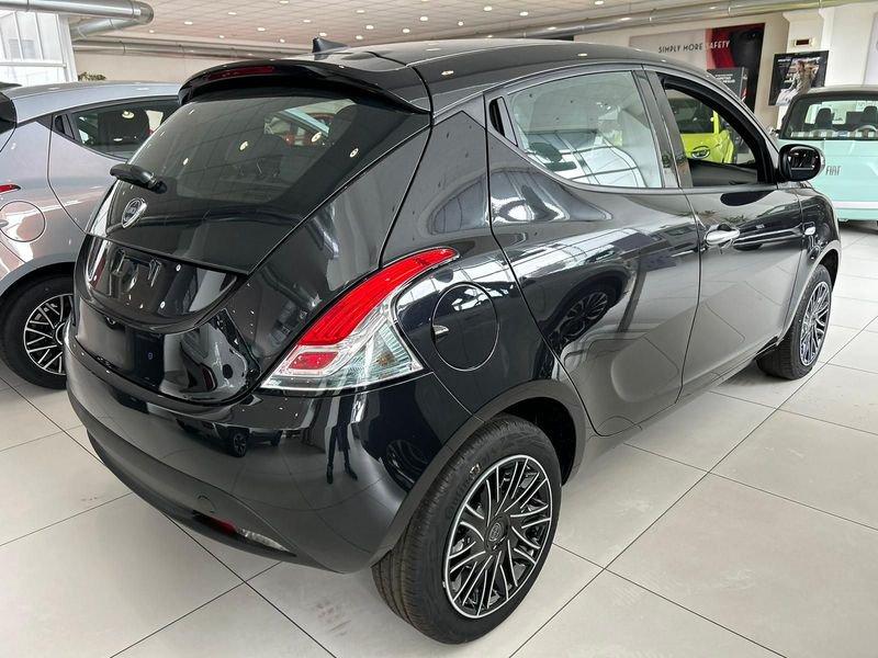 Lancia Ypsilon 1.0 firefly hybrid Oro s&s 70cv