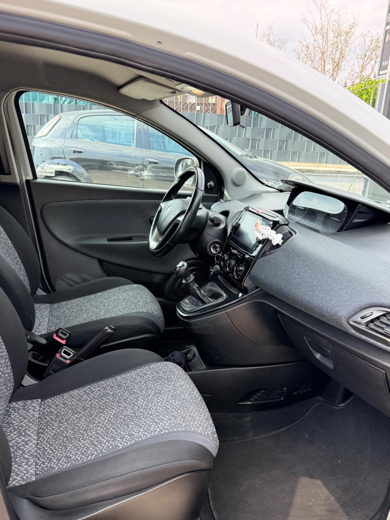 Lancia Ypsilon 1.2 69 CV 5 porte GPL Ecochic Elefantino Blu
