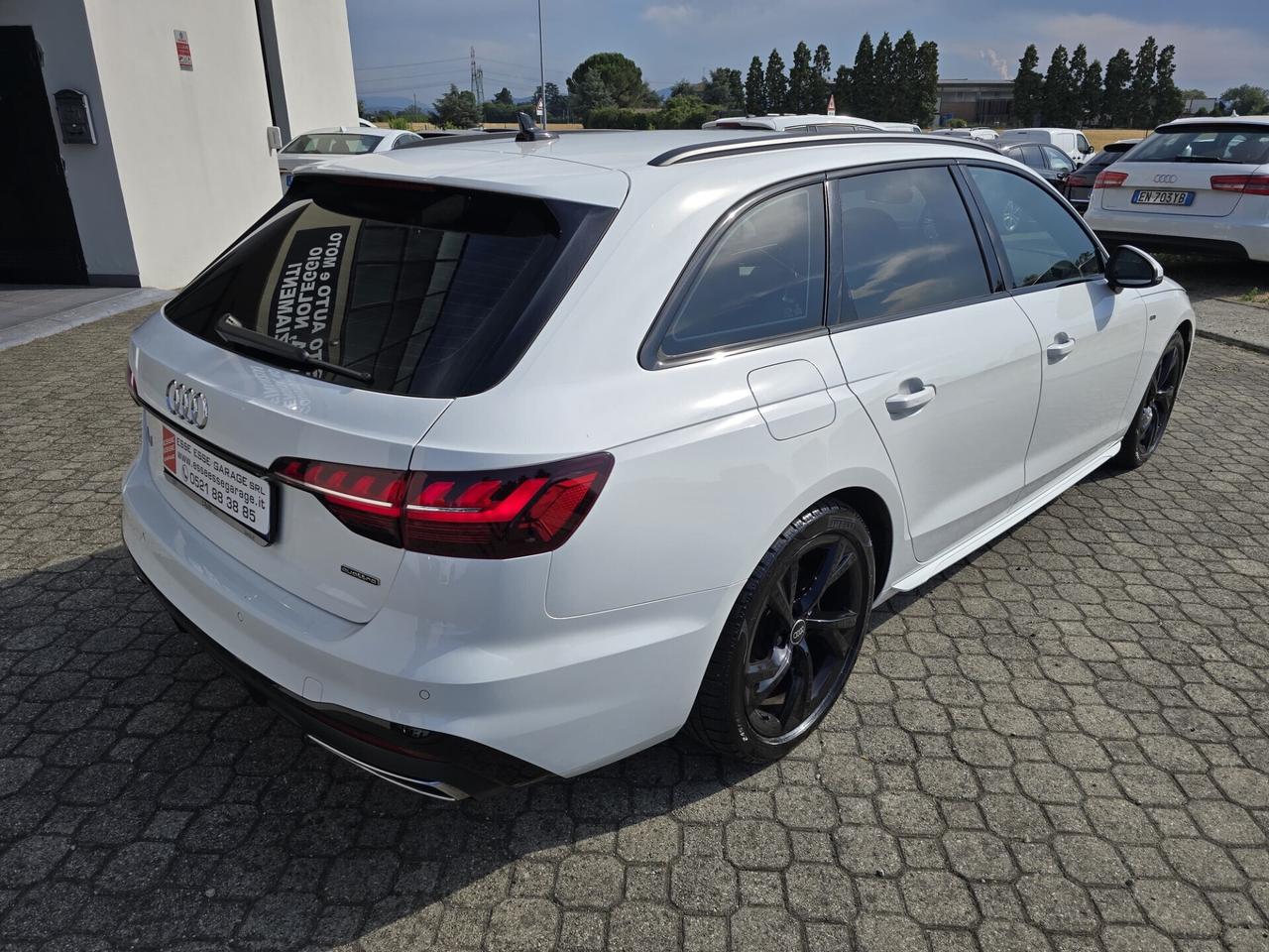 Audi A4 Avant 40 TDI quattro S tronic S line|BLACK LINE