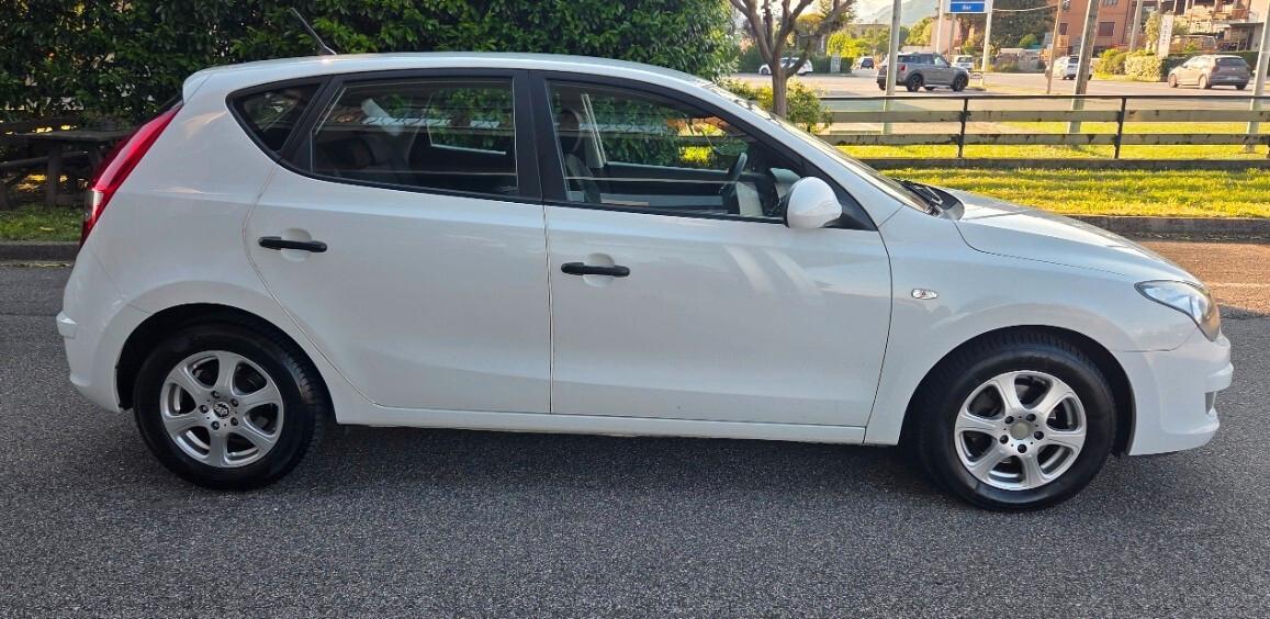 Hyundai i30 1.4 16V 109CV 5p. BlueDr. GPL Active