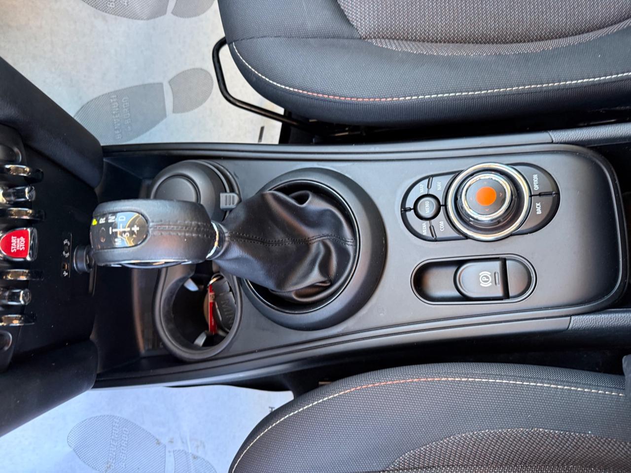 Mini Cooper Countryman 1.5 Hype GANCIO TRAINO