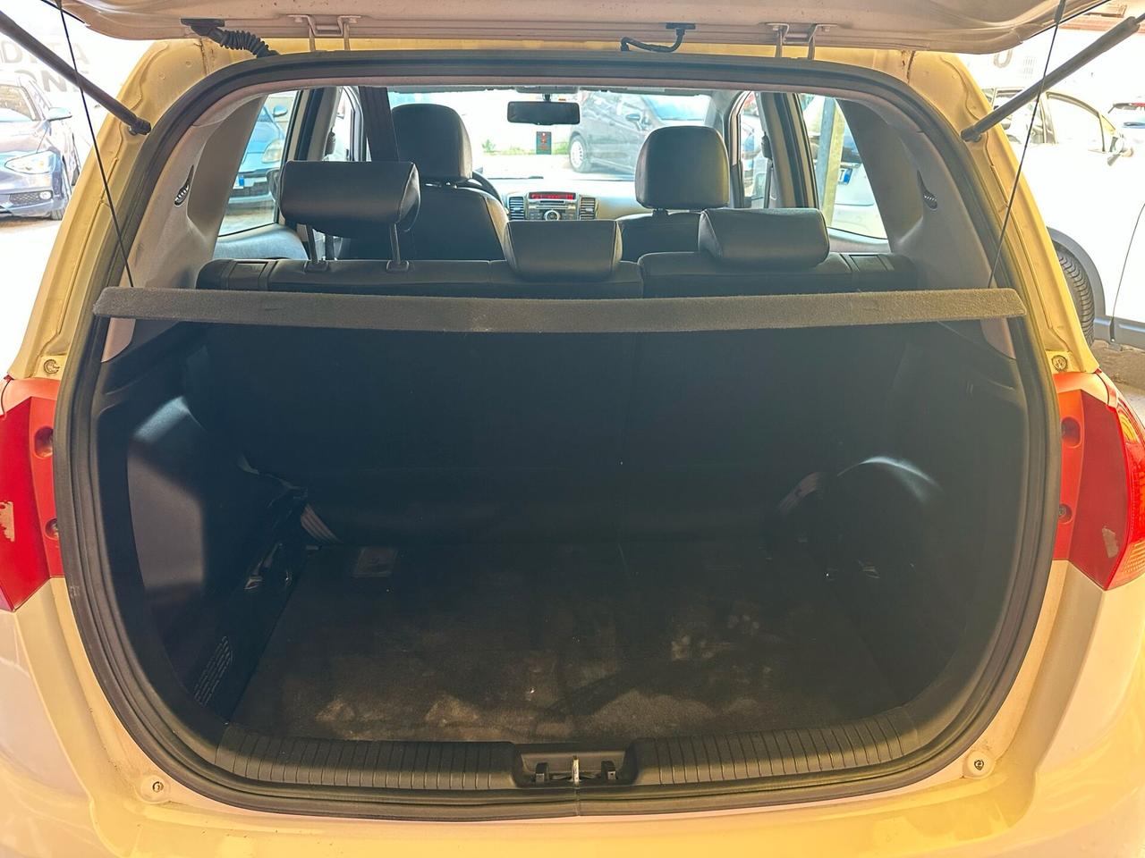 Kia Venga 1.6cc diesel 12 mesi garanzia-2011