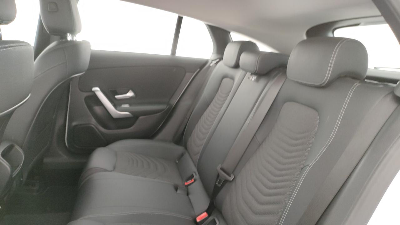 Mercedes-Benz CLA Shooting Brake 180 d Progressive Advanced auto