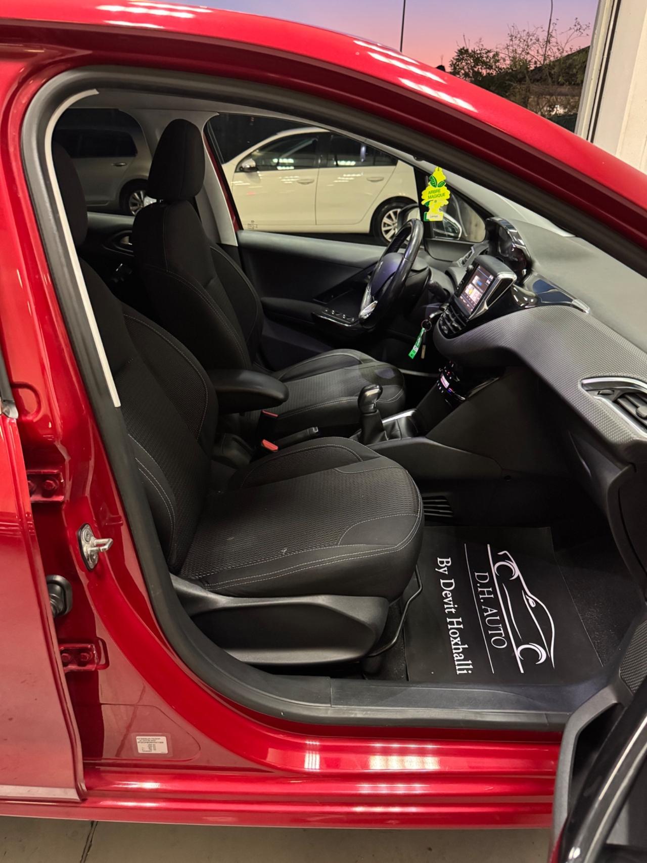 Peugeot 208 PureTech 82 5 porte Allure