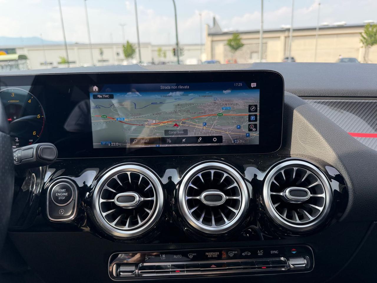 Mercedes-Benz GLA 200 D Premium Red Edition #11451