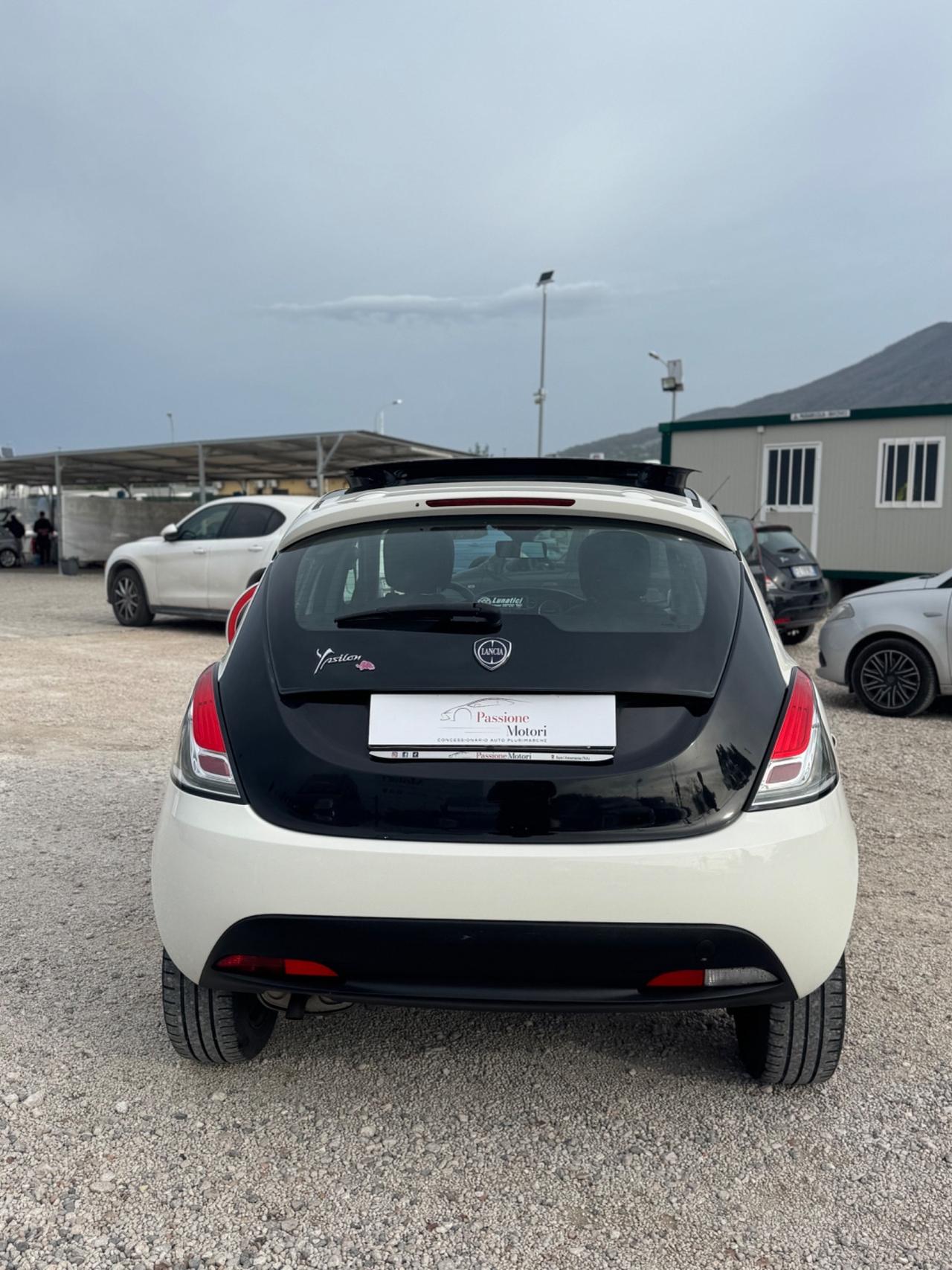 Lancia Ypsilon 1.2 69 CV Elefantino rosa tetto apribile