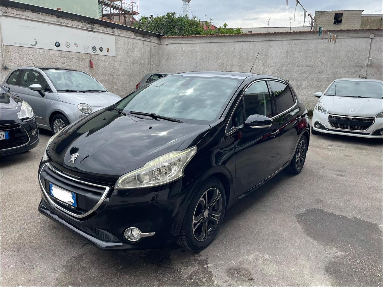 Peugeot 208 1.4 HDi 68 CV 5 porte Allure tetto nav gomme nuove