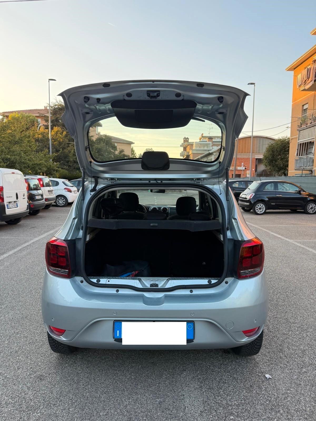 Dacia Sandero 1.0 - NEOPATENTATI - 12 MESI DI GARANZIA -