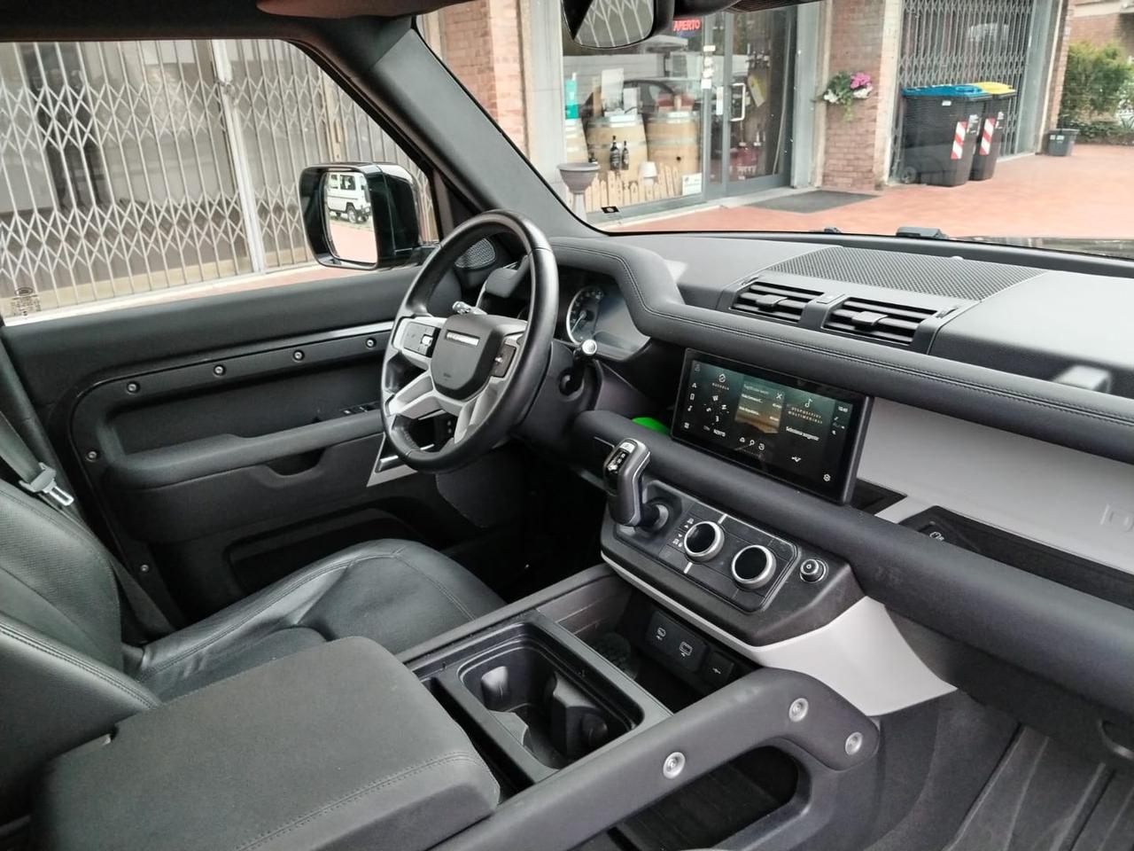 Land Rover Defender SE D 200 MHEV