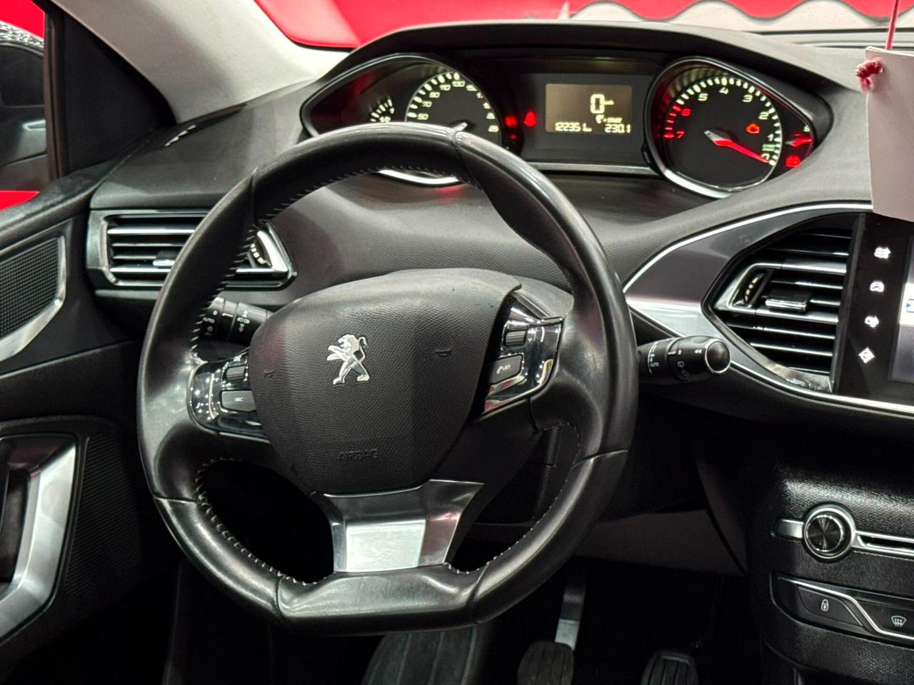 Peugeot 308 1.2 131cv Turbo Allure - 2014