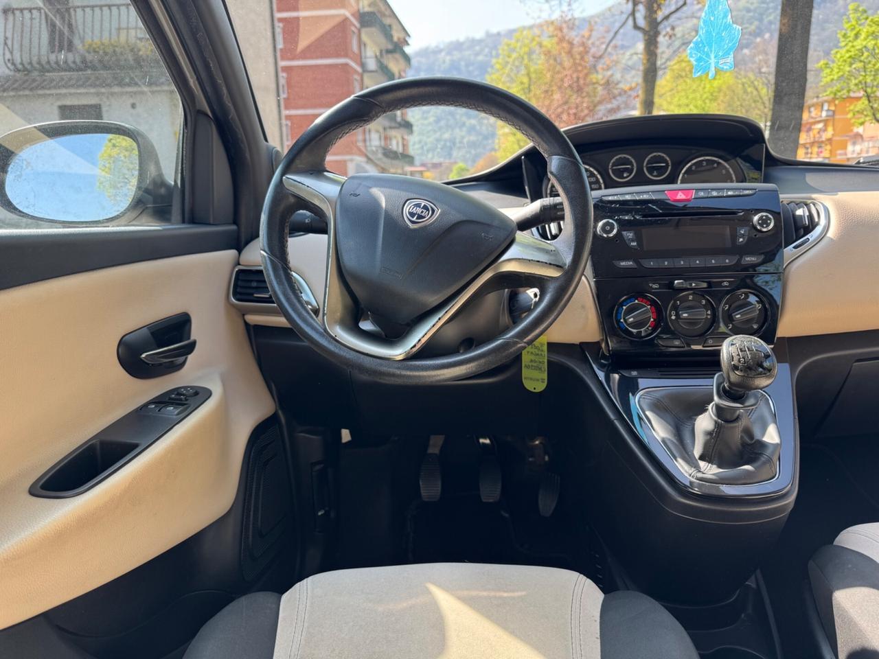 Lancia Ypsilon 1.2 69 CV 5 porte OK NEOPATENTATI
