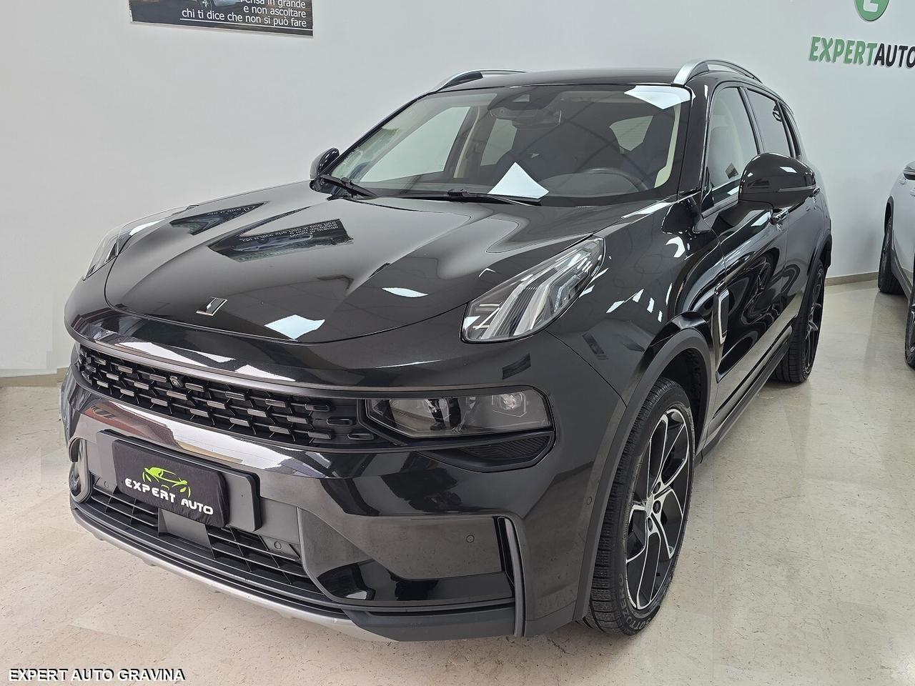 LYNK & CO 01 PLUG-IN **TOTAL BLACK**