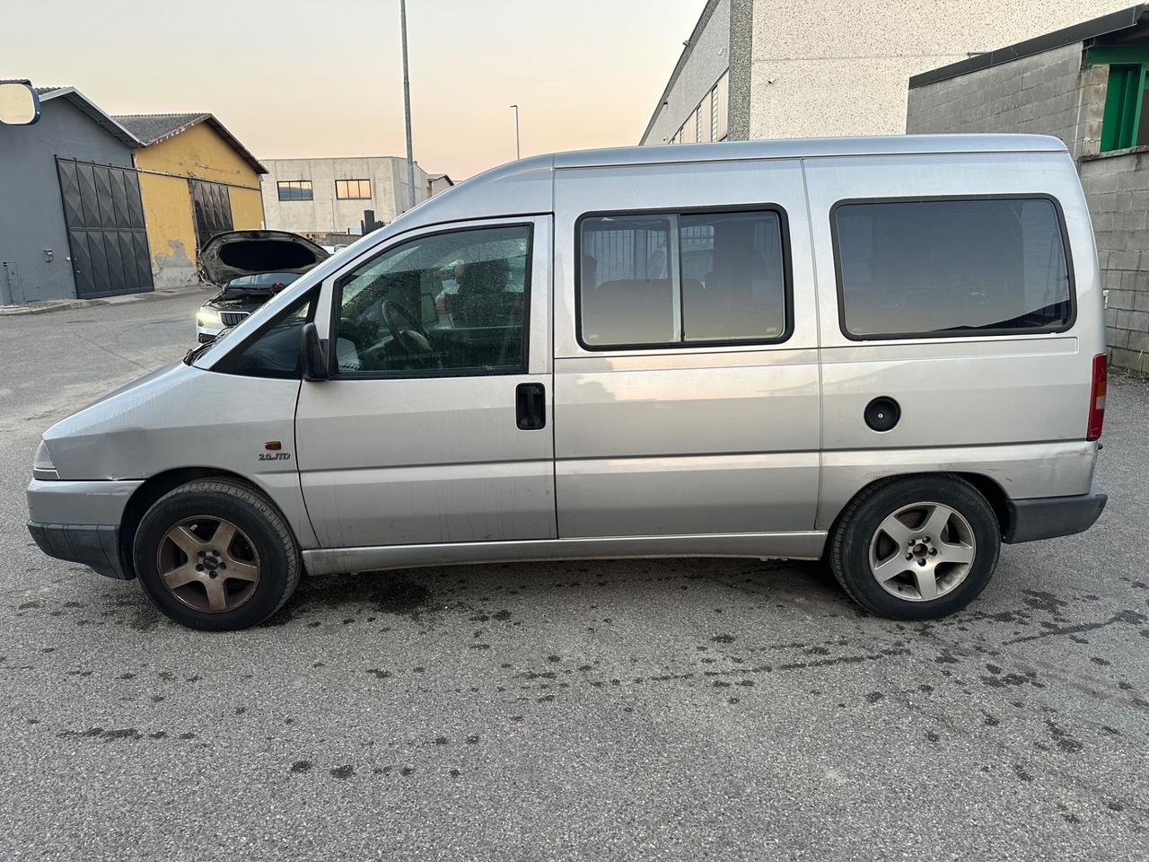 FIAT SCUDO CON SPONDA ELETTRICA TRASPORTI DISABILI