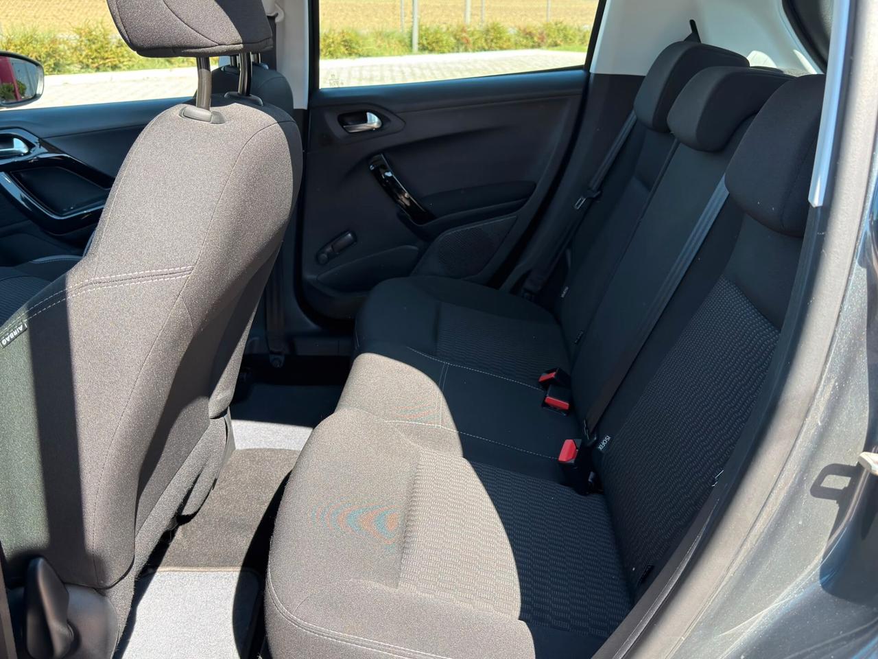 Peugeot 208 5p 1.6 bluehdi 75 cv