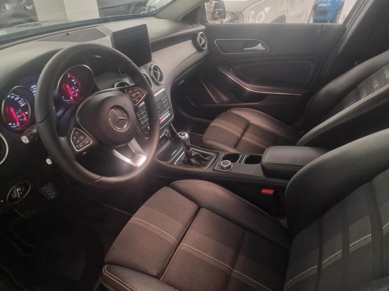 Mercedes-benz GLA 180 d Premium