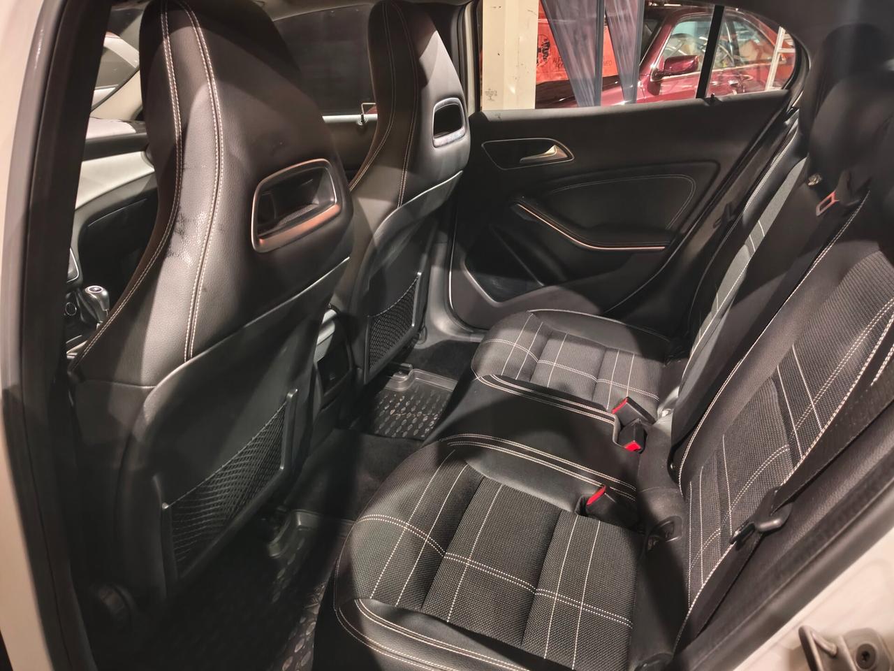 Mercedes GLA 180 UNIPROPRIETARIO SOLO 78000KM!!!