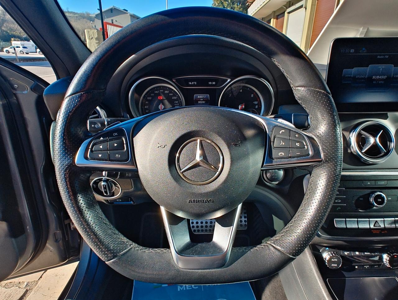 MERCEDES GLA 200D AUTOM. PREM. AMG LINE 2.0 136 CV