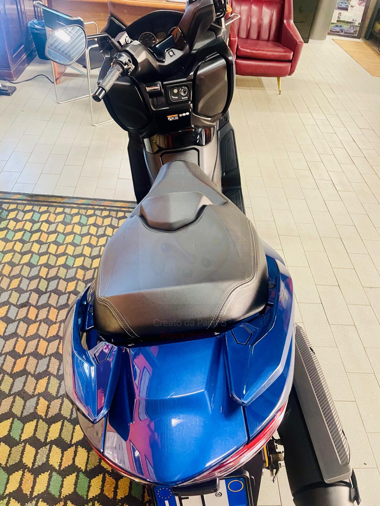 Suzuki Burgman 400 cerchi oro