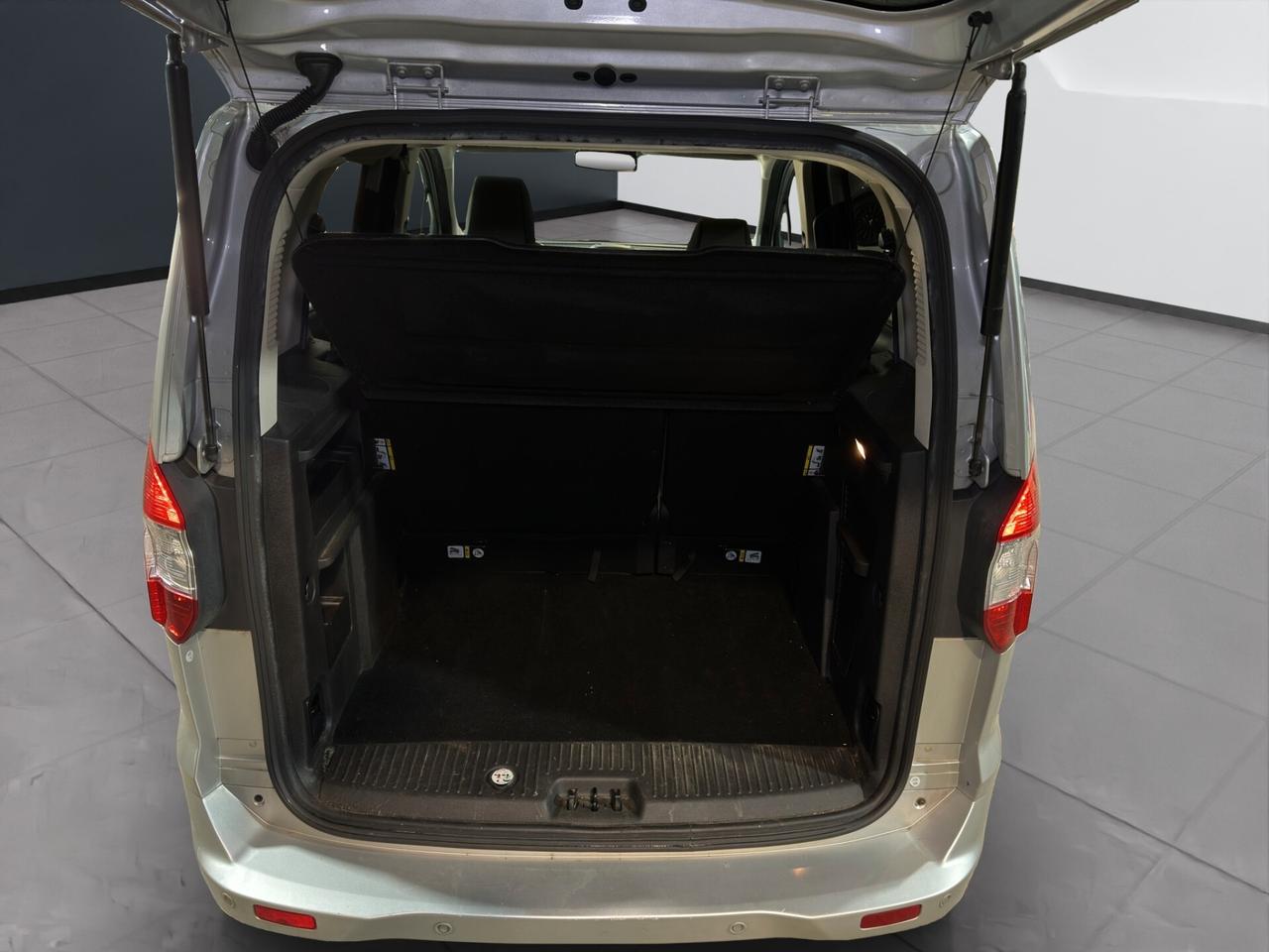 Ford Tourneo Courier 1.5 TDCI 95 CV Titanium