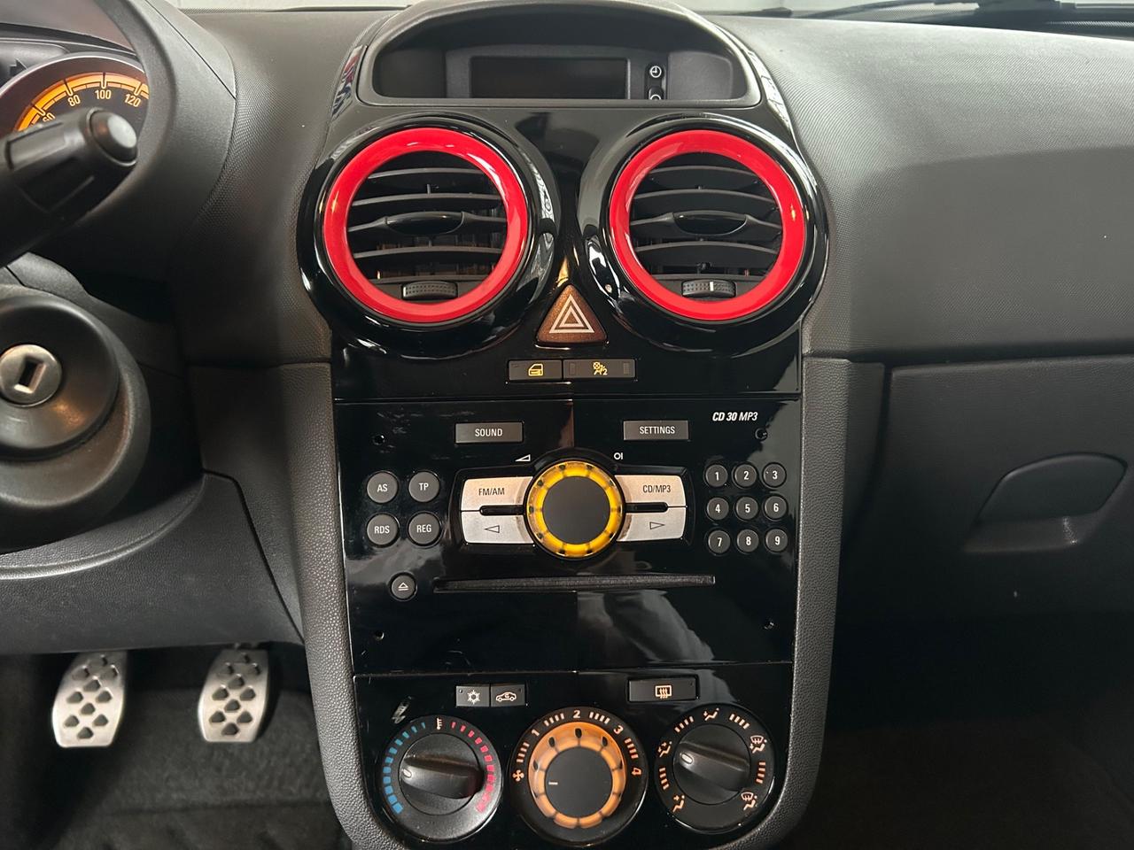 Opel Corsa 1.4 16V 3 porte b-color