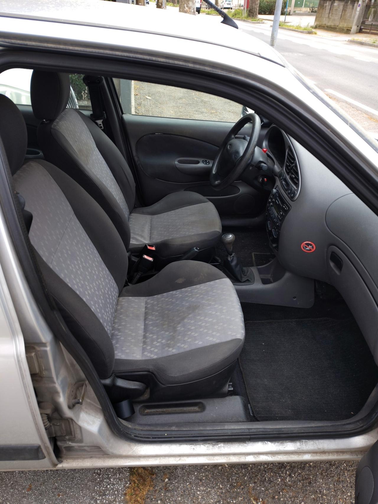 Ford Fiesta 1.2i 16V cat 5 porte Ghia