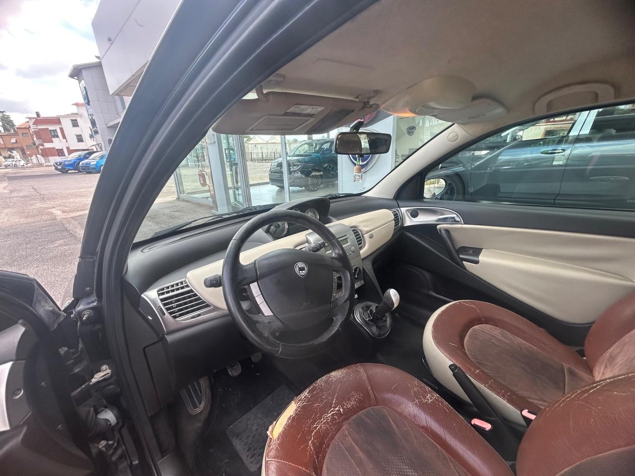 Lancia Ypsilon 1.3 MJT 75 CV Platino