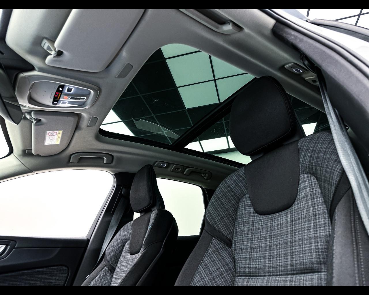 VOLVO XC60 (2017-->) - XC60 T6 Recharge Plug-in Hybrid AWD automatico Core