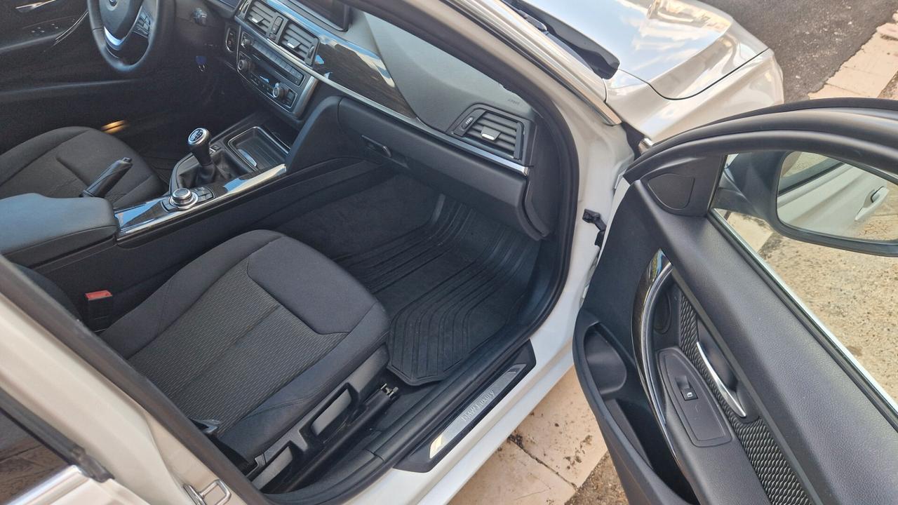 BMW 318 Touring Luxury anno 2014