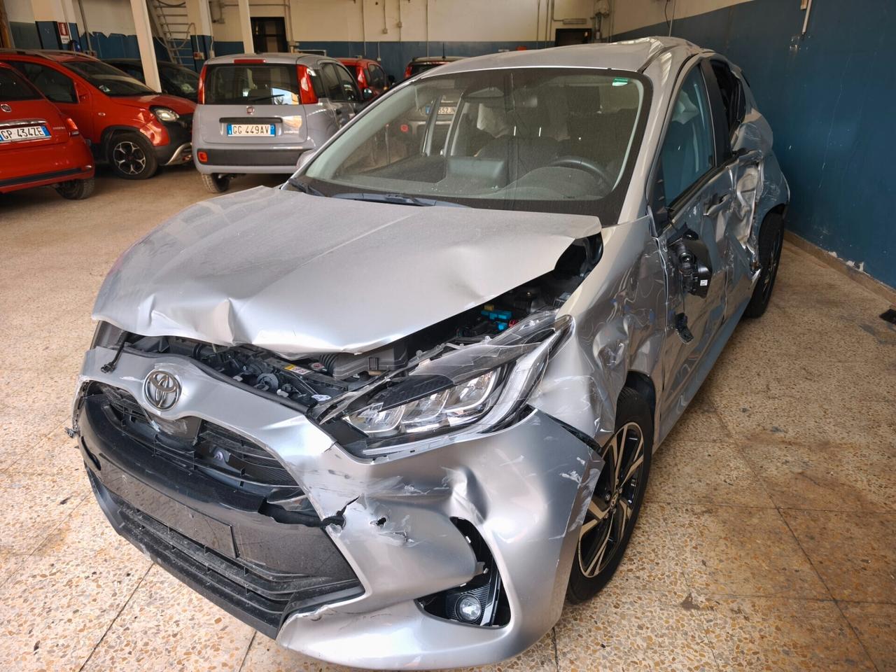 Toyota Yaris 1.5 Hybrid 5 porte Trend INCIDENTATA