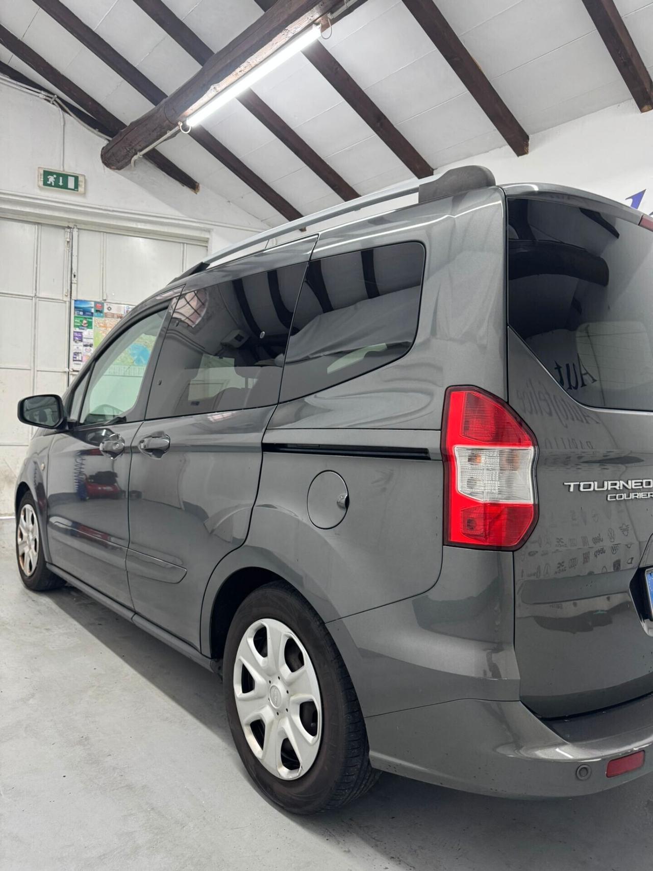 Ford Tourneo Courier 1.5 TDCI 75 CV Sport