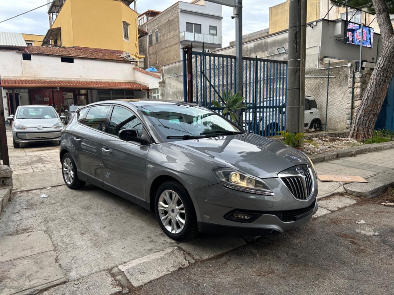 Lancia Delta 1.6 MJT Platino Parcheggio Automatico